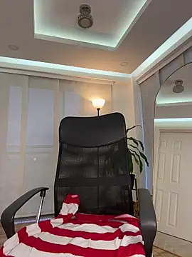 nicollefiorett online show from November 2025 10:43:02 PM