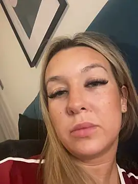 Busty-Bambi online show from March 2025 11:32:02 PM