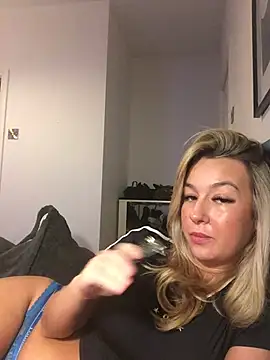 Busty-Bambi online show from March 2025 09:48:01 PM