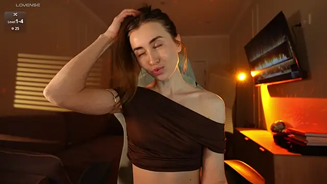 Coconutkittyy online show from April 2026 06:31:01 PM