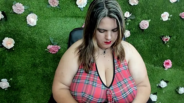 Huge Titties  online show from September 2025 07:03:02 PM