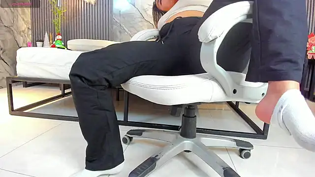 Snapshot of julietha_taylor chatting on December 2025 03:35:02 AM julietha taylor online show from December 2025 03:35:02 AM