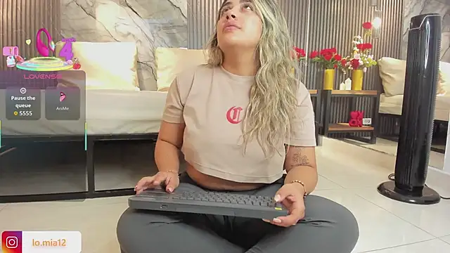 Snapshot of julietha_taylor chatting on February 2026 03:48:01 AM julietha taylor online show from February 2026 03:48:01 AM