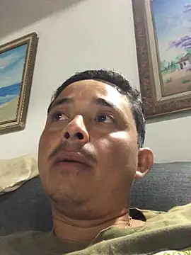 Snapshot of isacalejandroo chatting on January 2025 04:17:02 AM isacalejandroo online show from January 2025 04:17:02 AM