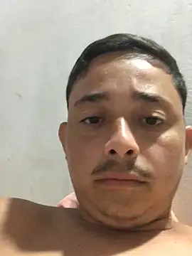 Snapshot of isacalejandroo chatting on February 2025 01:43:01 AM isacalejandroo online show from February 2025 01:43:01 AM