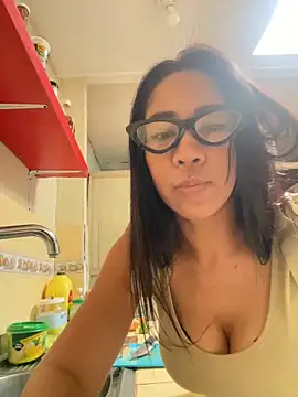 Snapshot of johaminie chatting on December 2024 06:17:02 PM johaminie online show from December 2024 06:17:02 PM