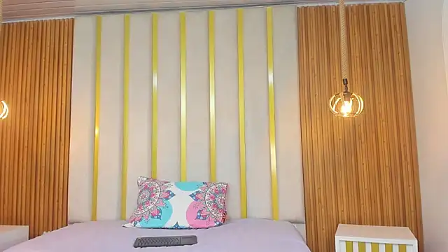 love mommy online show from October 2025 07:15:01 PM