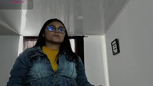 lorymoon online show from December 2024 07:01:01 PM