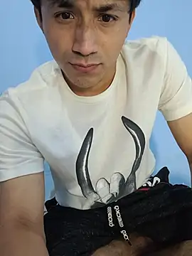 Snapshot of charlesss19 chatting on November 2025 05:14:01 PM charlesss19 online show from November 2025 05:14:01 PM