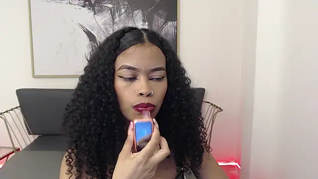 Snapshot of Shenna_brunette_ chatting on December 2024 04:05:01 PM Shenna brunette online show from December 2024 04:05:01 PM