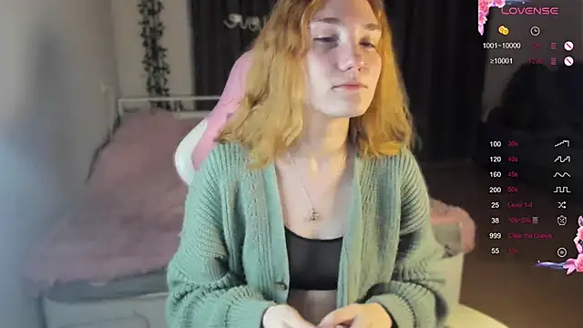 Snapshot of ReddHotPipper chatting on December 2024 01:10:02 AM ReddHotPipper online show from December 2024 01:10:02 AM