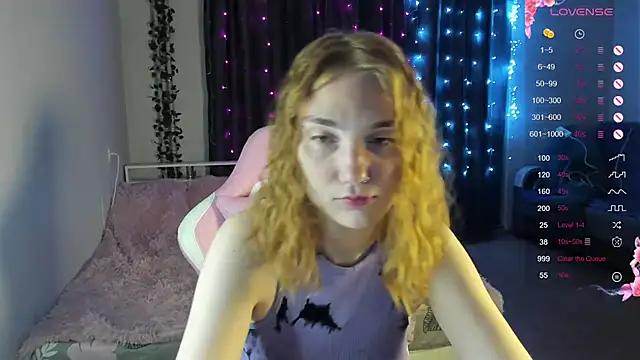 Snapshot of ReddHotPipper chatting on December 2024 01:10:01 AM ReddHotPipper online show from December 2024 01:10:01 AM