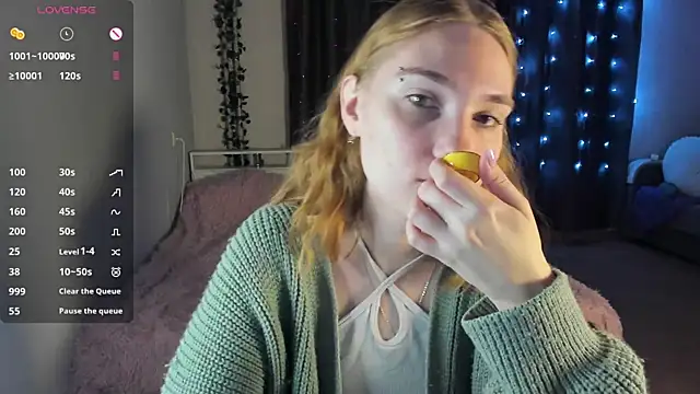 Snapshot of ReddHotPipper chatting on January 2025 01:06:01 AM ReddHotPipper online show from January 2025 01:06:01 AM