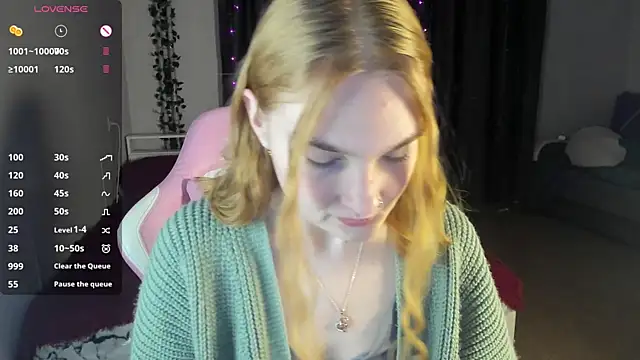 Snapshot of ReddHotPipper chatting on February 2025 01:04:02 AM ReddHotPipper online show from February 2025 01:04:02 AM