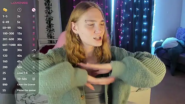 Snapshot of ReddHotPipper chatting on March 2025 05:13:01 AM ReddHotPipper online show from March 2025 05:13:01 AM