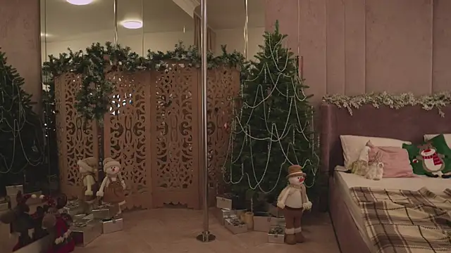 Smiley Mia online show from December 2025 05:03:02 AM