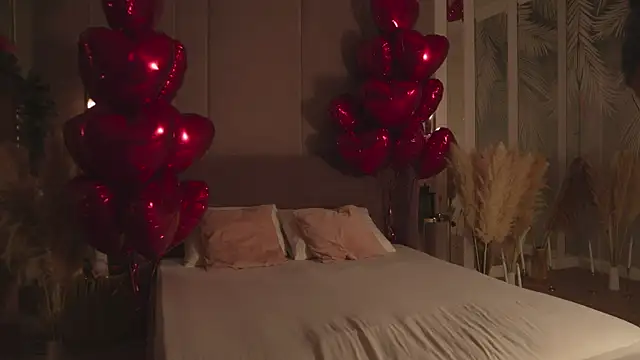 Smiley Mia online show from February 2026 05:03:01 AM