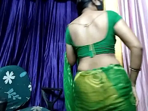 Snapshot of poojaxxx65 chatting on June 2026 09:43:02 PM poojaxxx65 online show from June 2026 09:43:02 PM
