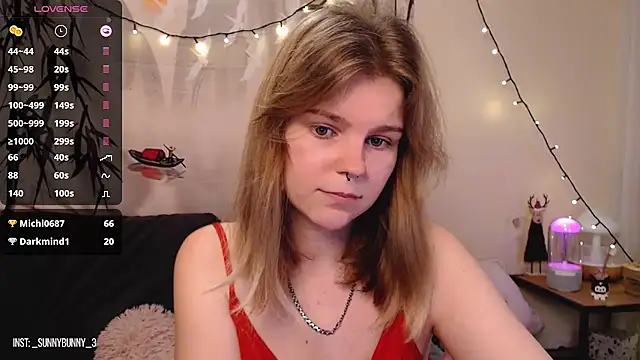 Snapshot of Moona_xx chatting on December 2024 10:06:01 PM Moona xx online show from December 2024 10:06:01 PM