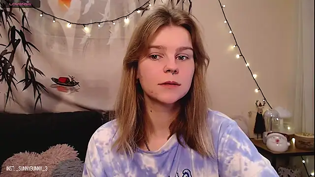 Snapshot of Moona_xx chatting on December 2024 09:45:02 PM Moona xx online show from December 2024 09:45:02 PM