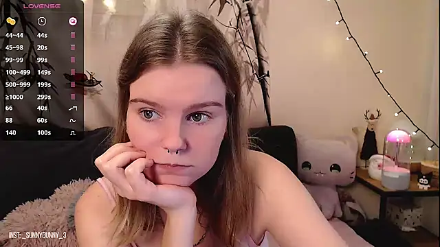 Snapshot of Moona_xx chatting on December 2024 09:15:01 PM Moona xx online show from December 2024 09:15:01 PM