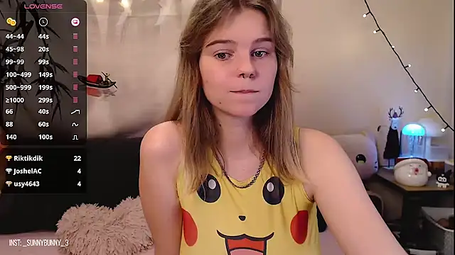 Snapshot of Moona_xx chatting on December 2024 11:35:01 PM Moona xx online show from December 2024 11:35:01 PM