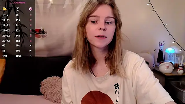 Snapshot of Moona_xx chatting on December 2024 10:05:01 PM Moona xx online show from December 2024 10:05:01 PM