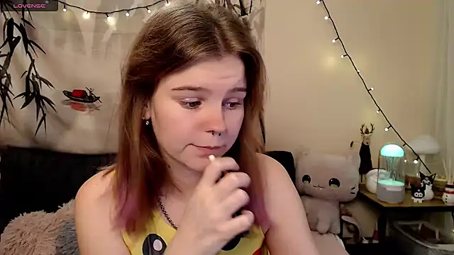 Snapshot of Moona_xx chatting on January 2025 08:31:02 PM Moona xx online show from January 2025 08:31:02 PM