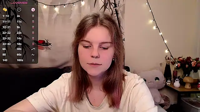 Snapshot of Moona_xx chatting on January 2025 11:33:01 PM Moona xx online show from January 2025 11:33:01 PM