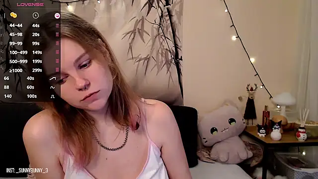 Snapshot of Moona_xx chatting on January 2025 11:22:01 PM Moona xx online show from January 2025 11:22:01 PM