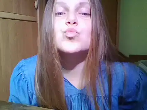 Snapshot of Evasapples chatting on December 2024 04:05:02 PM Evasapples online show from December 2024 04:05:02 PM