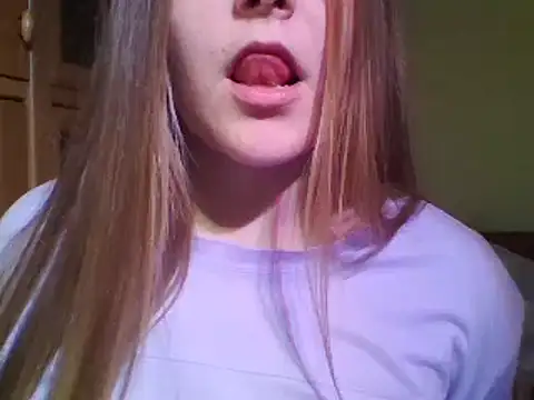 Snapshot of Evasapples chatting on December 2024 05:54:02 PM Evasapples online show from December 2024 05:54:02 PM