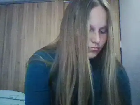 Snapshot of Evasapples chatting on March 2025 09:03:01 PM Evasapples online show from March 2025 09:03:01 PM