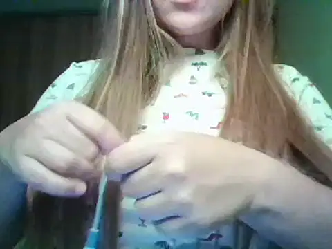 Snapshot of Evasapples chatting on October 2025 09:37:01 PM Evasapples online show from October 2025 09:37:01 PM