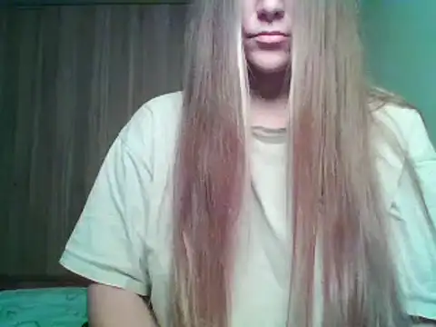 Snapshot of Evasapples chatting on October 2025 09:57:01 PM Evasapples online show from October 2025 09:57:01 PM