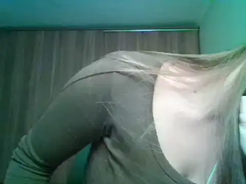 Snapshot of Evasapples chatting on October 2025 06:02:01 PM Evasapples online show from October 2025 06:02:01 PM