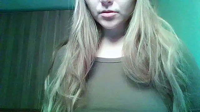 Snapshot of Evasapples chatting on November 2025 06:39:01 PM Evasapples online show from November 2025 06:39:01 PM