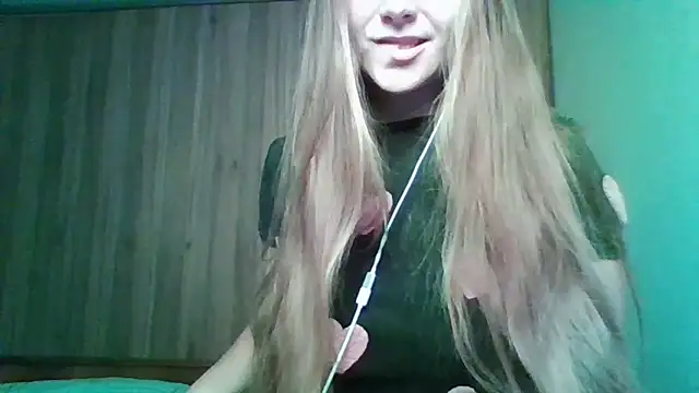 Snapshot of Evasapples chatting on November 2025 02:05:01 PM Evasapples online show from November 2025 02:05:01 PM