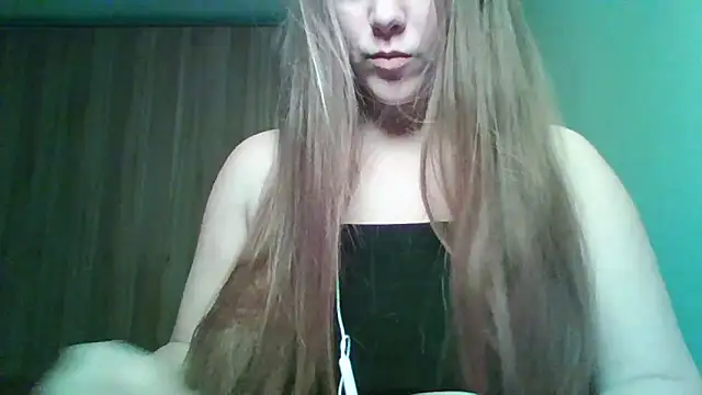 Evasapples online show from February 2026 06:41:02 PM