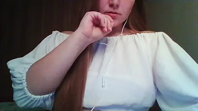 Evasapples online show from April 2026 07:32:01 PM