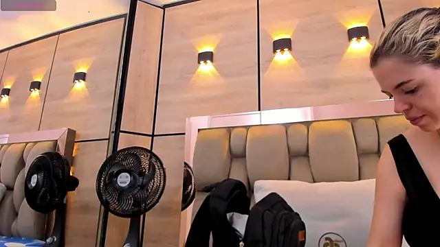 dorothy vegga online show from November 2025 04:00:02 AM