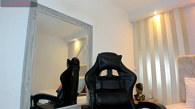 Tayra Pradit online show from January 2025 08:39:02 PM