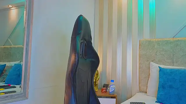Tayra Pradit online show from May 2026 05:42:02 PM