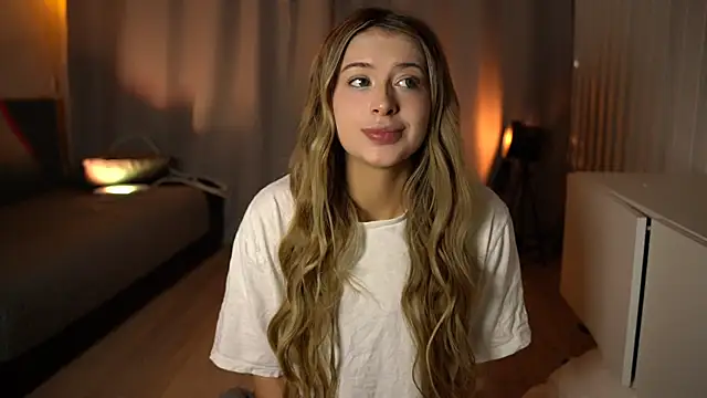 elisa moon online show from December 2024 03:21:01 PM