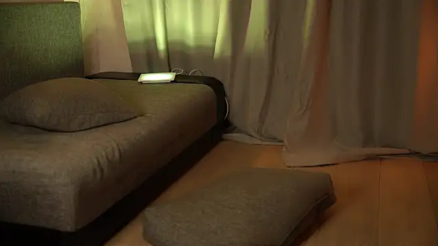 elisa moon online show from December 2024 06:11:01 PM