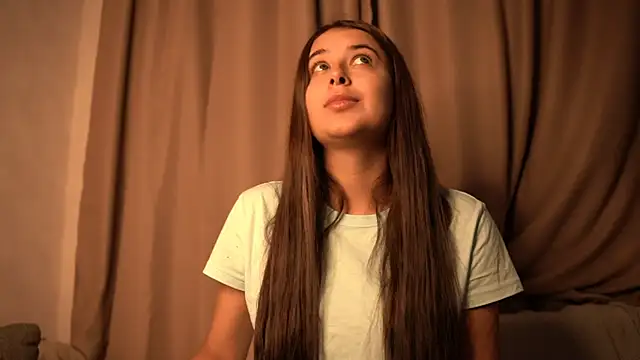 elisa moon online show from October 2025 04:38:02 PM