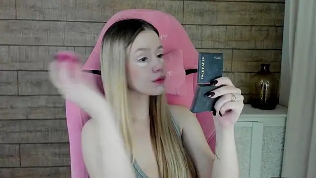 MilanaBalmain online show from November 2025 04:29:02 AM