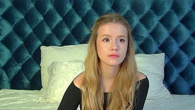 MilanaBalmain online show from December 2025 04:05:01 PM