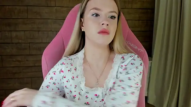 MilanaBalmain online show from April 2026 04:07:01 PM