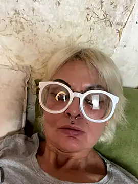 Snapshot of Gardener_of_Illusions chatting on October 2025 10:10:02 PM Gardener of Illusions online show from October 2025 10:10:02 PM